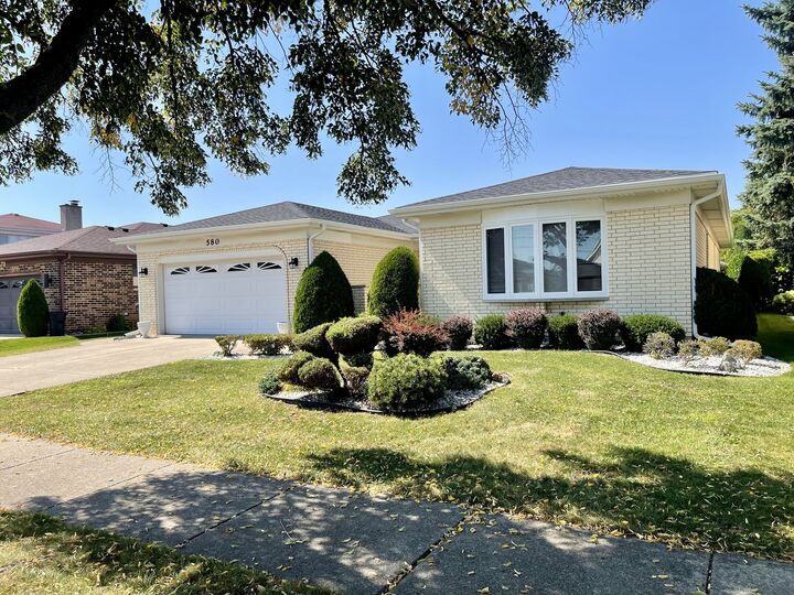 Property Photo: 580 Concord Lane IL 60016