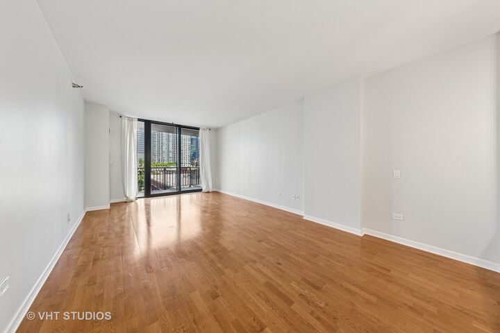 Property Photo: 330 N Jefferson Street 602 IL 60661