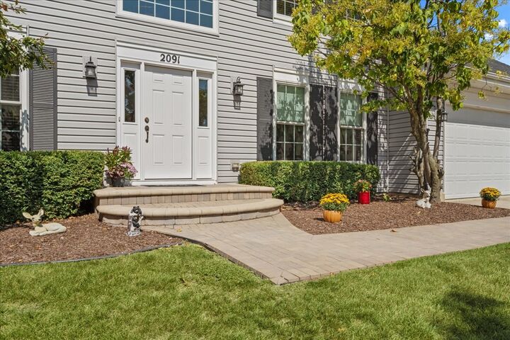 Property Photo:  2091 School House Lane  IL 60506 