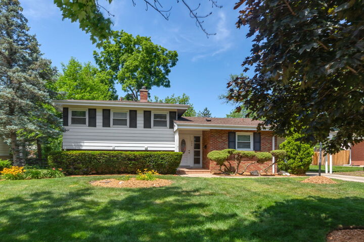 956 Brookside Lane  Deerfield IL 60015 photo
