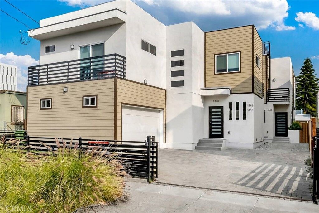 Property Photo:  1344 N Kenmore  CA 90027 