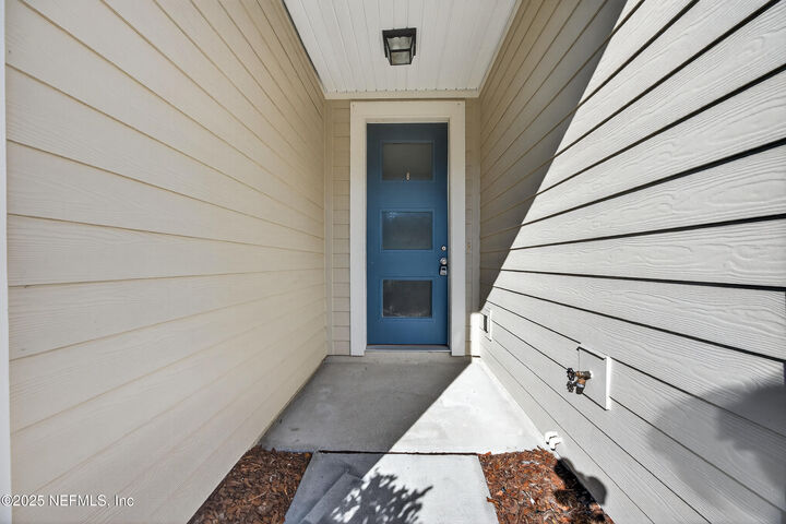Property Photo: 11233 Minnetta Court FL 32256
