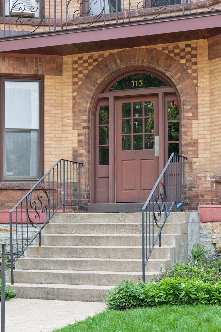 Property Photo:  115 Western Avenue N 1N  MN 55102 