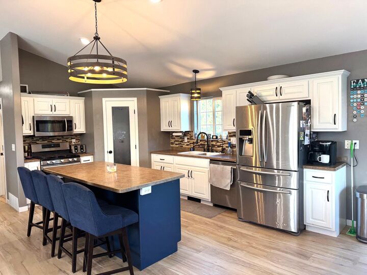 Property Photo:  913 Thomas Road SW  MN 56601 