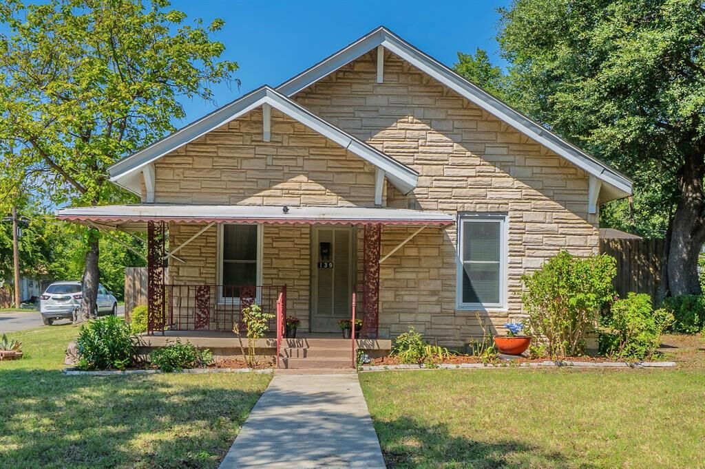 Property Photo:  139 W Grover C Washington Avenue  TX 75224 
