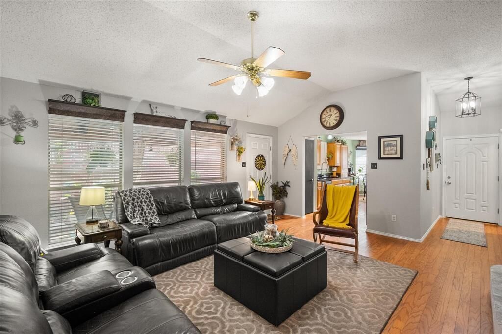 Property Photo:  5505 Onyx Court  TX 76017