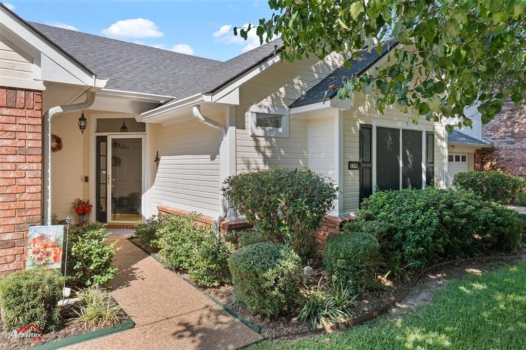 Property Photo: 114 Kings Xing LA 71105