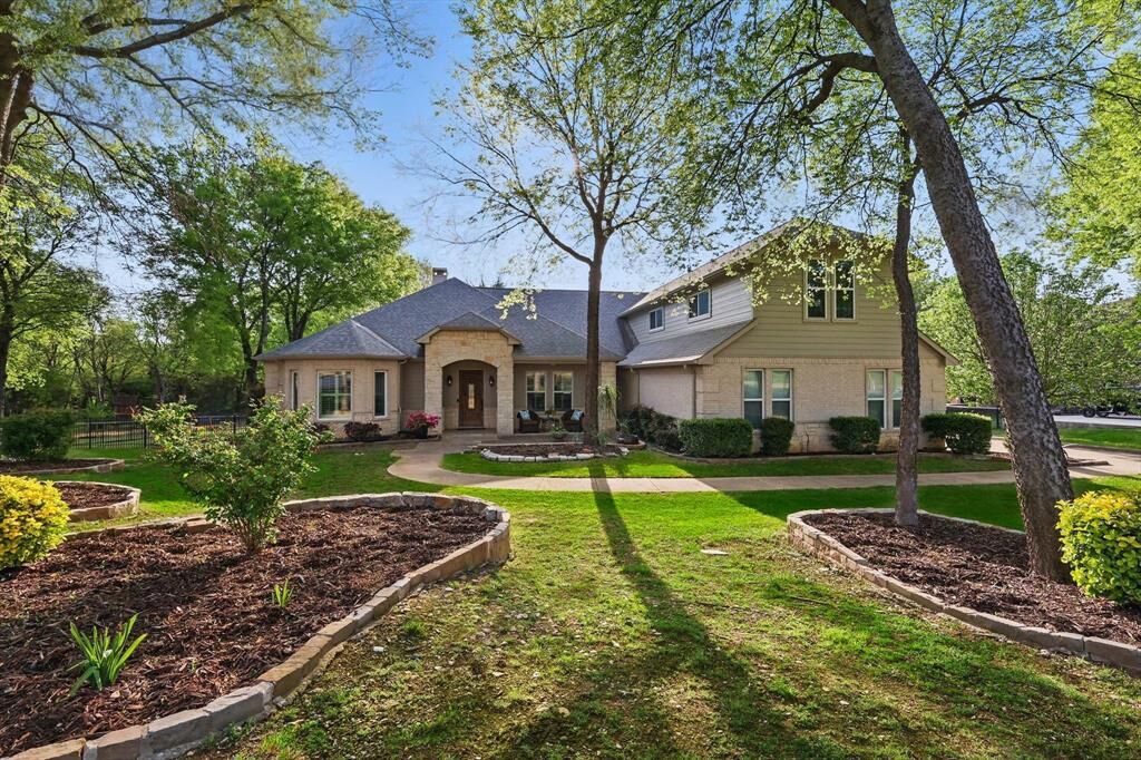 Property Photo: 8517 Stallion Street TX 76208