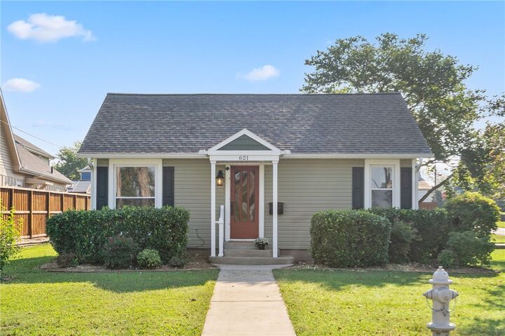 Property Photo:  621 S 5th Street  AR 72756 