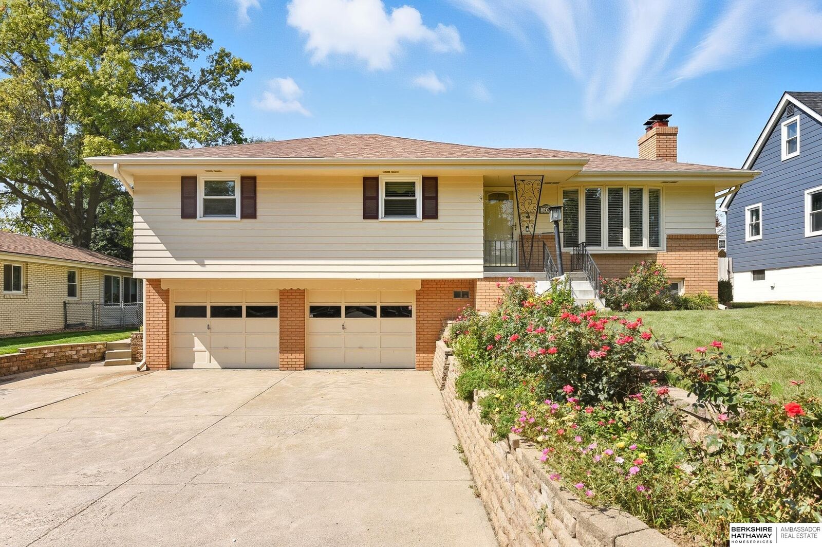 Property Photo:  2418 S 49th Avenue  NE 68106 