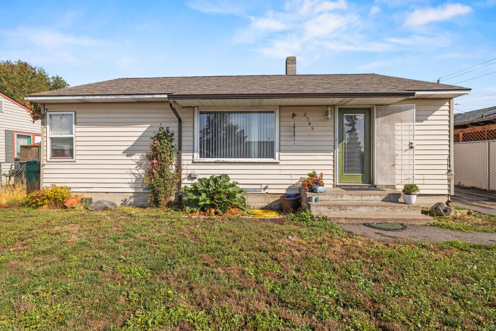 Property Photo:  2545 Darrow Avenue  OR 97601 