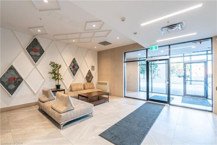 Photo de la propriété: 1 Wellington Street 307 ON N3T 2L3
