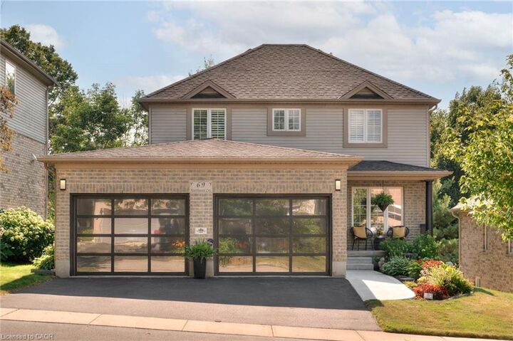 Property Photo:  69 Hearthwood Crescent  ON N2R 1K6 