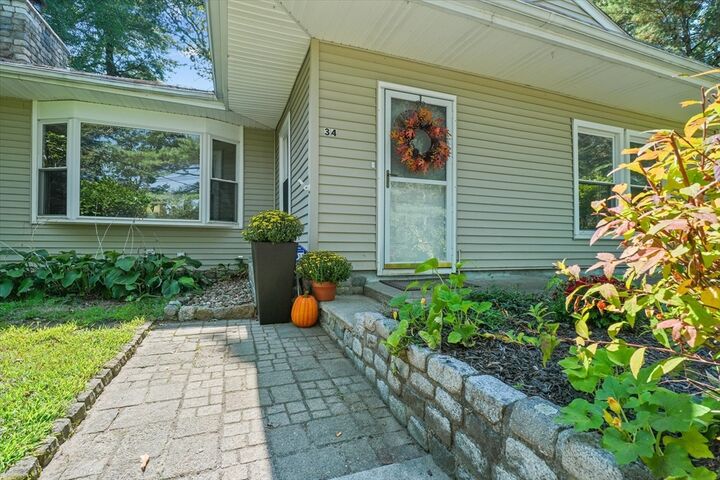 Property Photo:  34 Glen Rd  MA 01887 