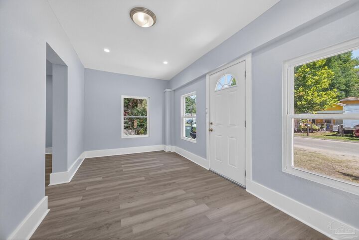 Property Photo:  1009 N U St  FL 32505 