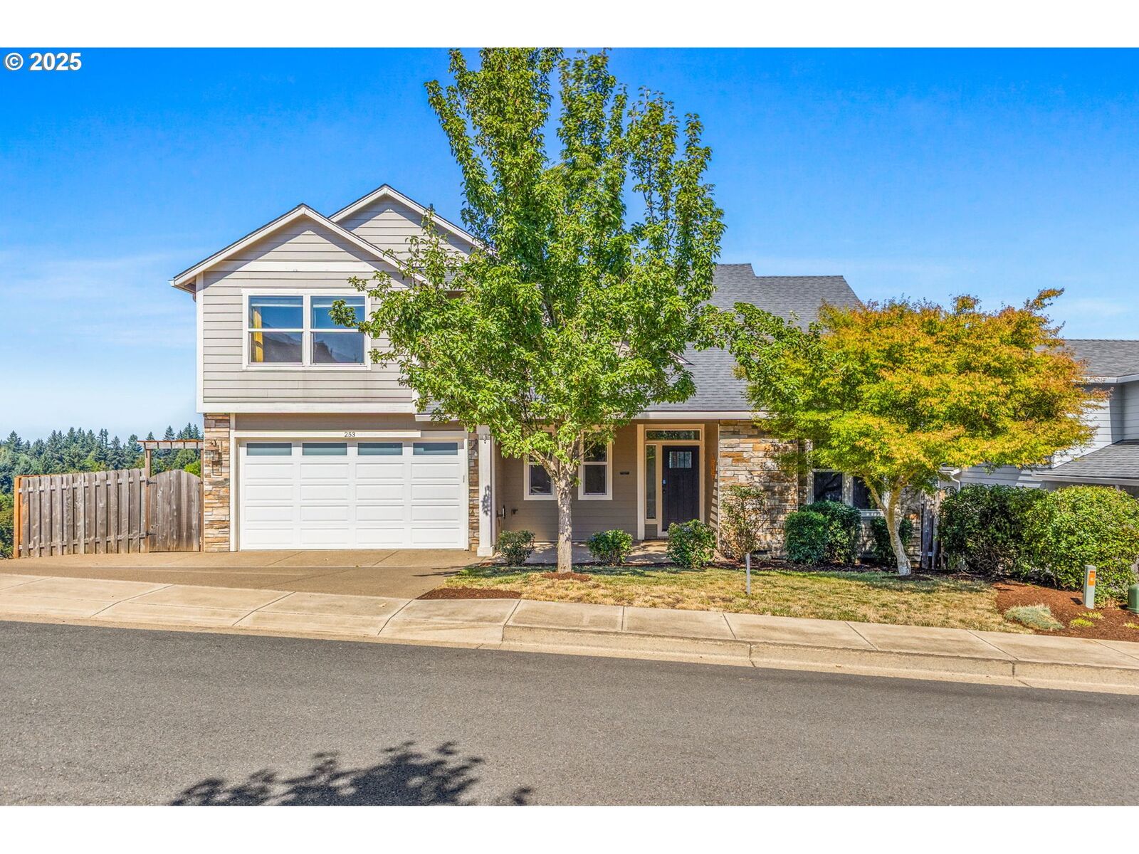 Property Photo:  253 Eider Ave  OR 97306 