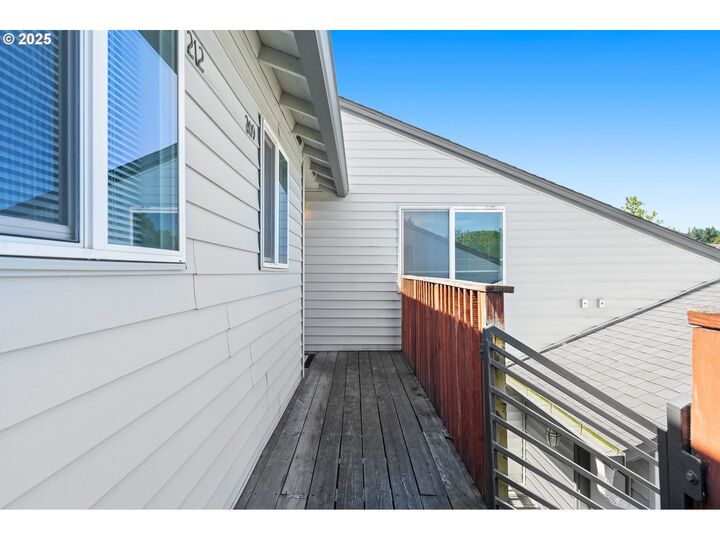 Property Photo:  4000 NE 109th Ave G209  WA 98682 