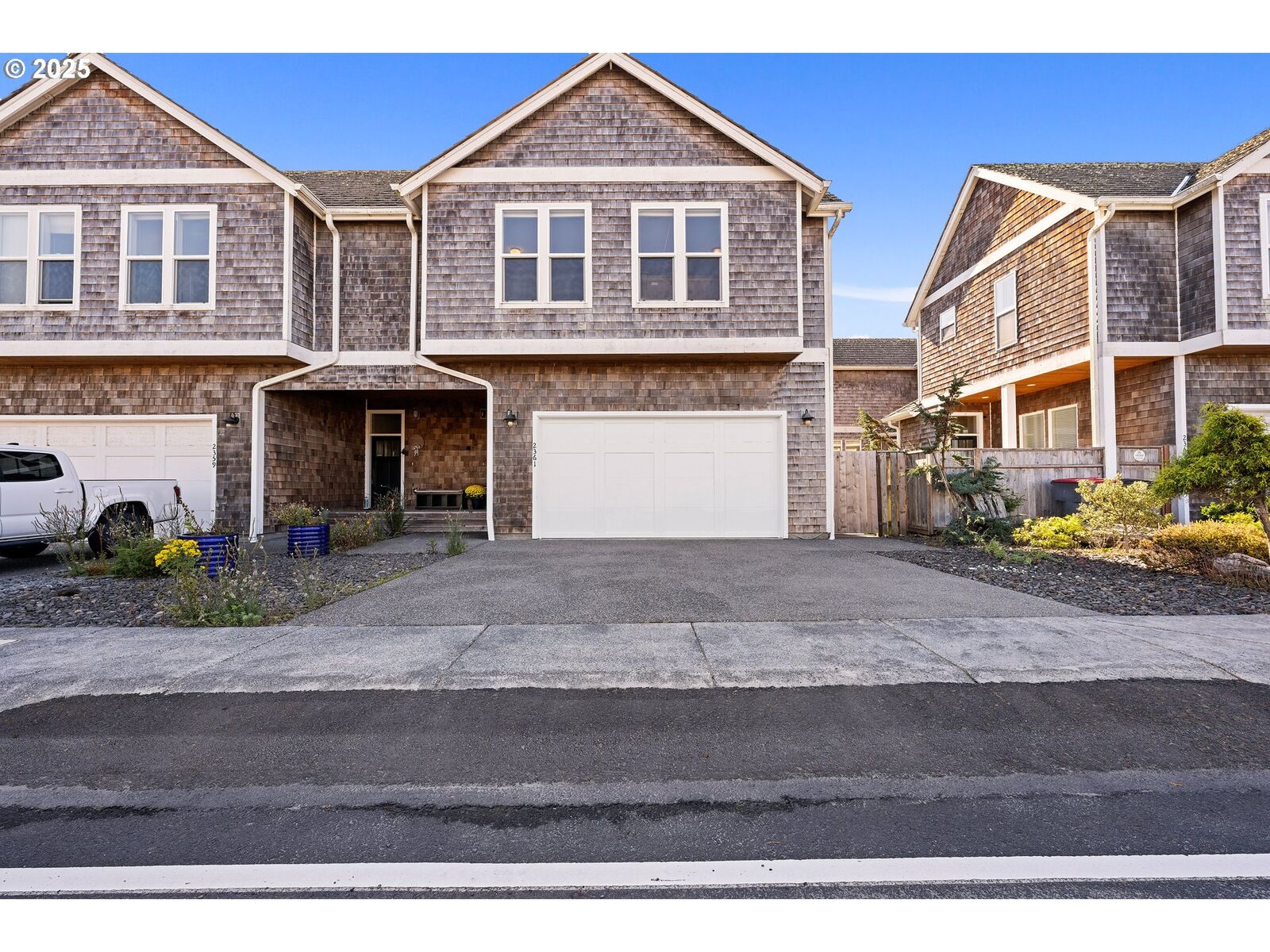Property Photo:  2361 S Edgewood St  OR 97138 