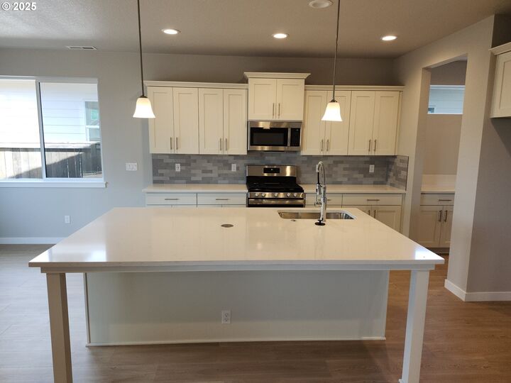 Property Photo:  3096 Olympic St 15  OR 97071 