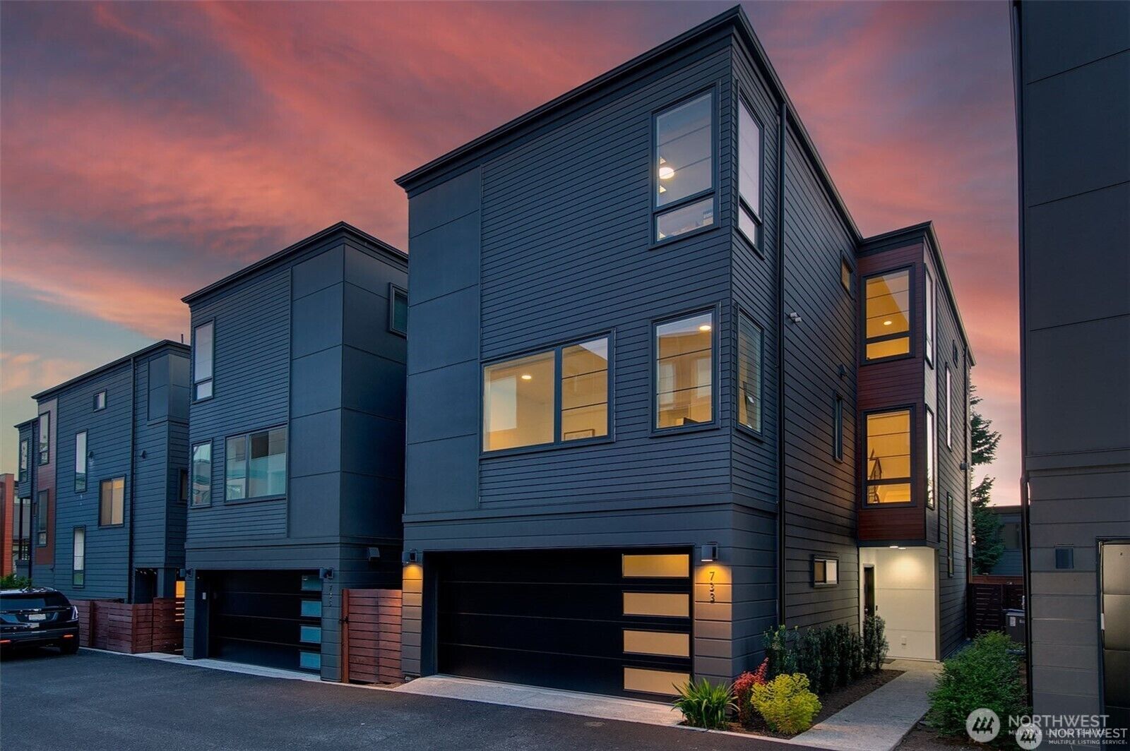 Property Photo:  733  4th Court S  WA 98033 