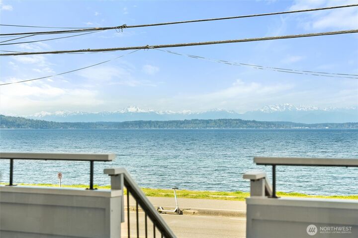 1588  Alki Avenue SW  Seattle WA 98116 photo