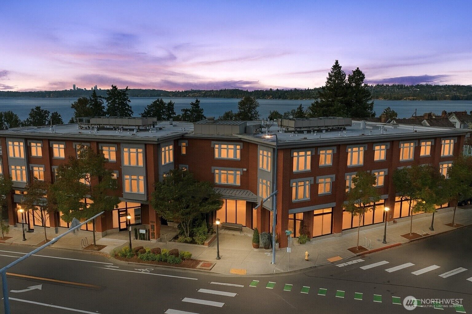 Property Photo:  631  Market Street 203  WA 98033