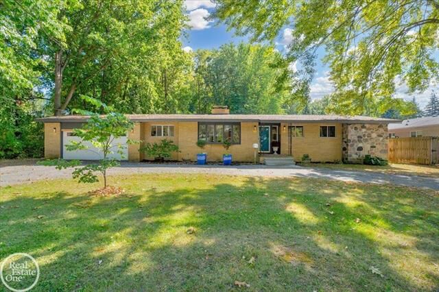 Property Photo: 905 W Parker Avenue MI 48071
