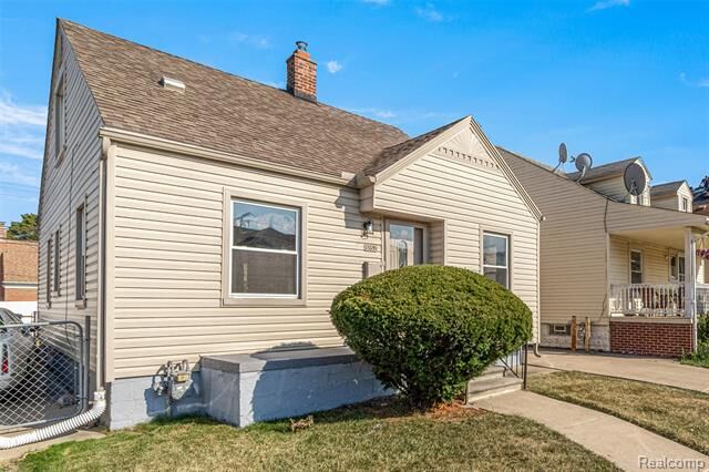 Property Photo:  5152 Kenilworth Street  MI 48126 