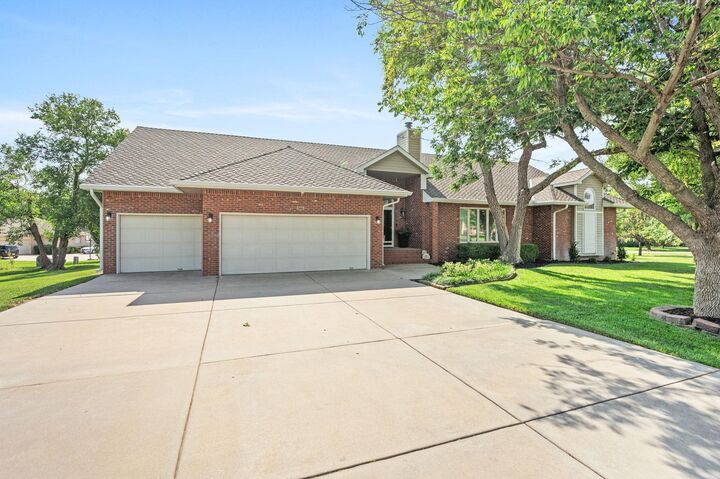 Property Photo: 506 Ridge Point Dr KS 67110-1254