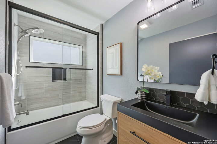 Property Photo:  121 Andorra  TX 78148 