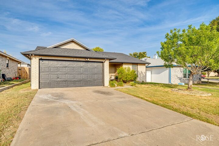 Property Photo: 1407 Wiley St TX 76905