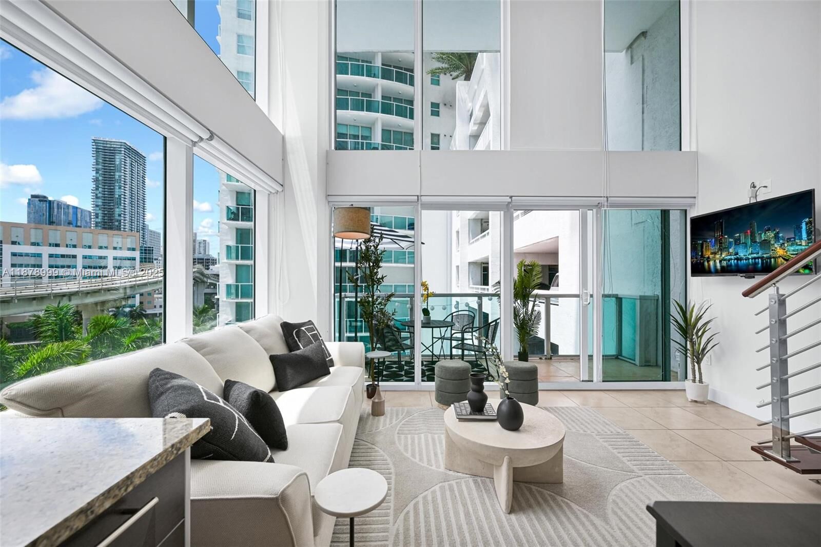 Property Photo:  41 SE 5th St 517  FL 33131 