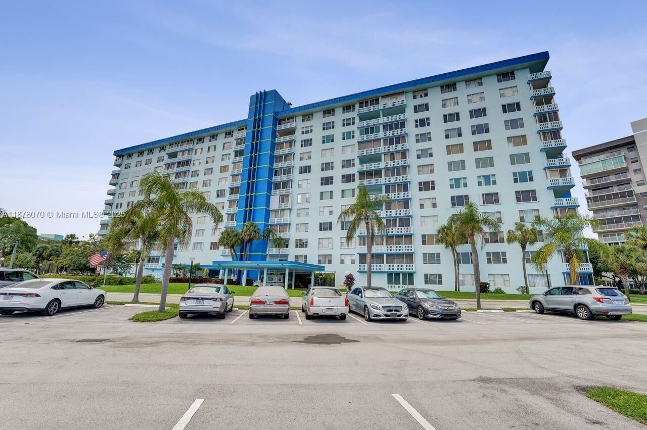 Property Photo: 4001 Hillcrest Dr 403 FL 33021