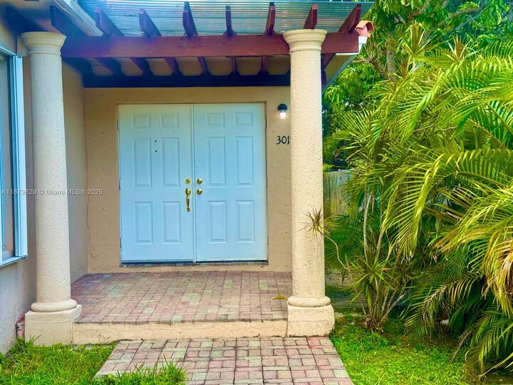 Property Photo:  3019 SW 23rd St 3019  FL 33145 