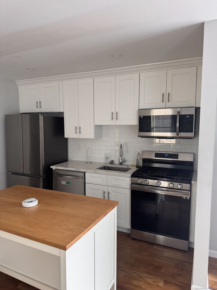 Property Photo:  562 Norman Street  CT 06605 