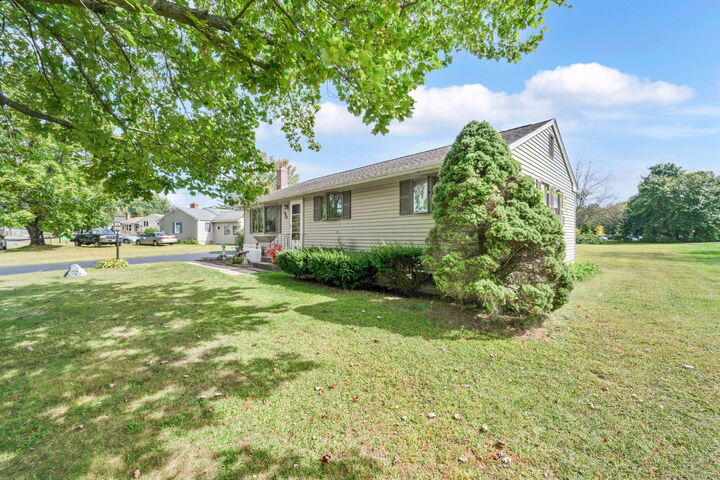 Property Photo:  555 Griffin Road  CT 06074 