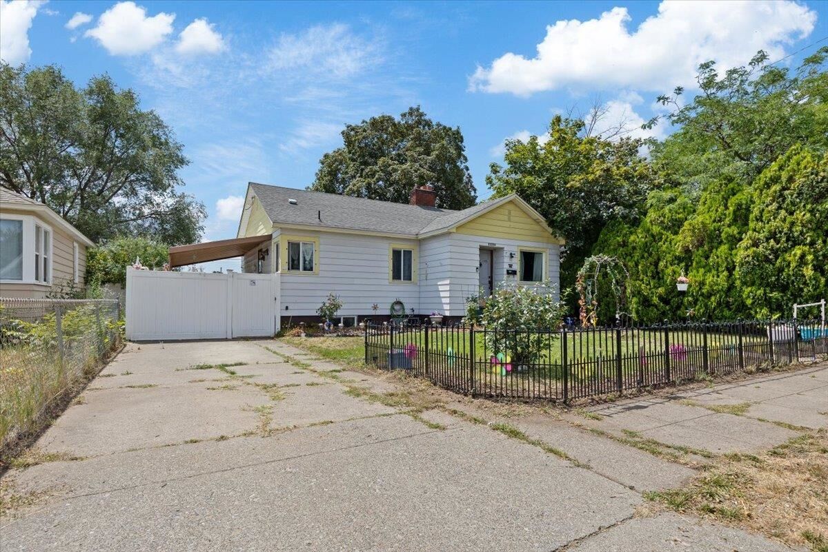 Property Photo: 2204 E Joseph Ave WA 99208