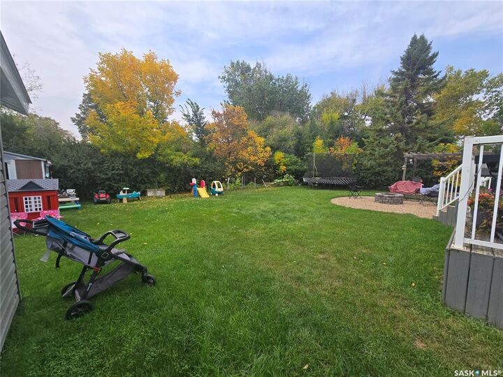 Property Photo:  320 Russell Street  SK S0G 4T0 