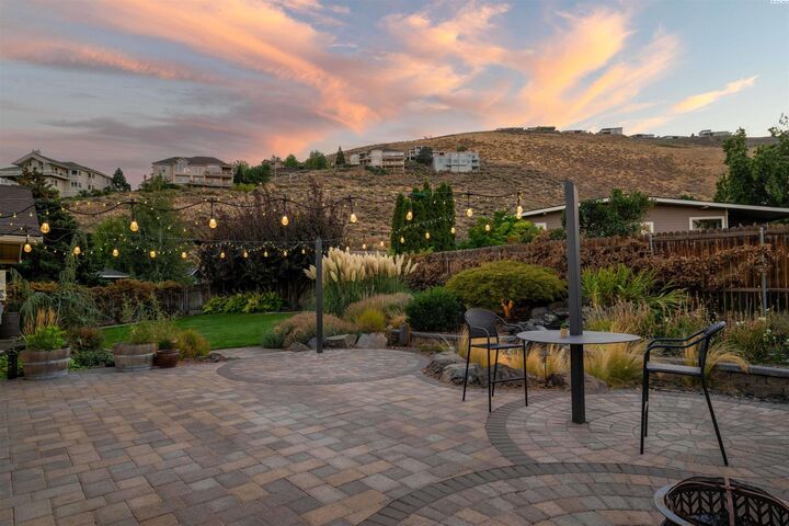 Property Photo:  2513 Blue Hill Ct  WA 99352 