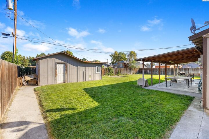 Property Photo: 721 E 15th Ave WA 99337