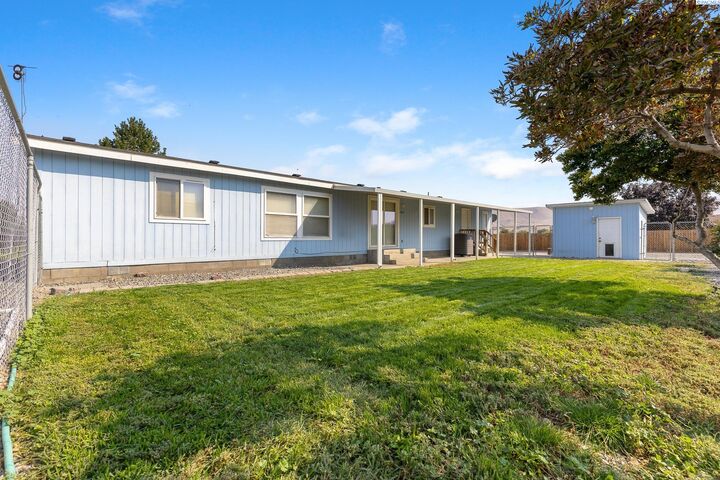 Property Photo:  2012 S Steele Rd  WA 99350 