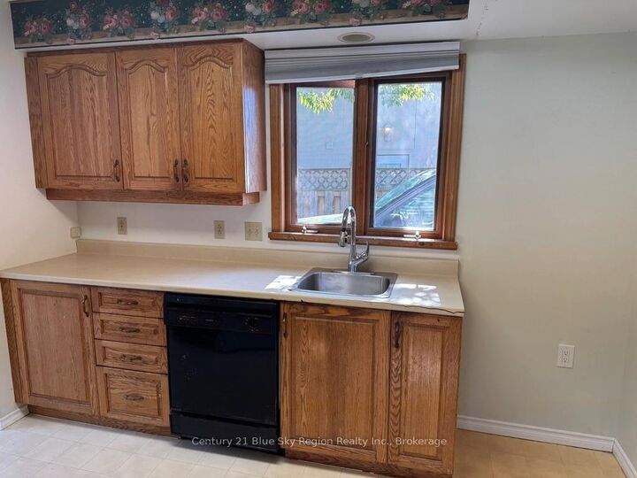 Property Photo:  140 Fifth Avenue W  ON P1B 3N5 