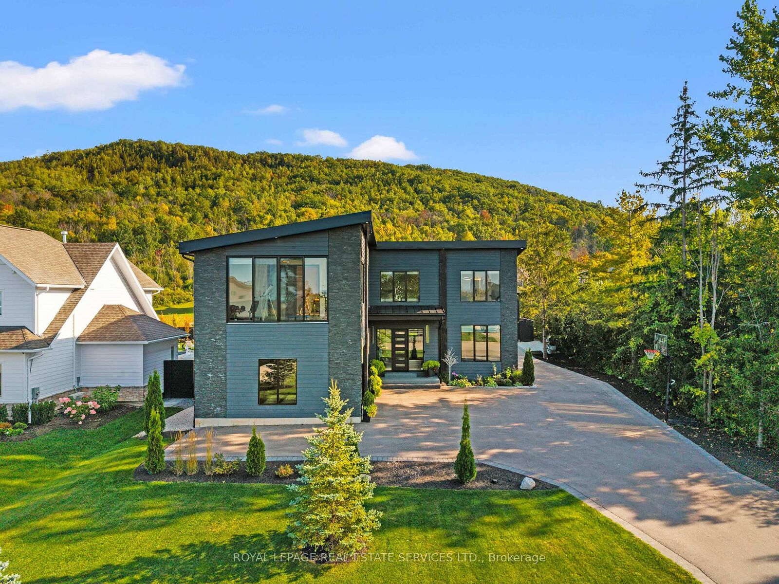 Property Photo:  118 Barton Boulevard  ON N0H 1J0 