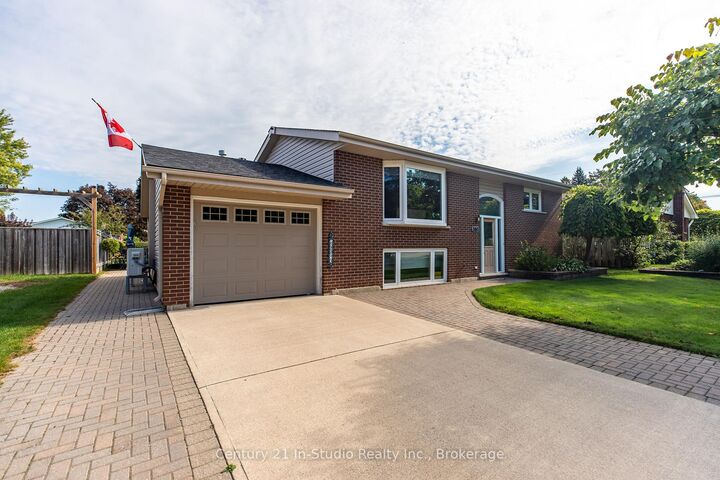 Property Photo: 393 Crawford Street ON N0H 2C2