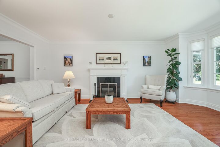 Property Photo:  4 Tanager Avenue  ON M4G 3R1 