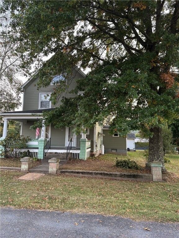 Property Photo: 626 Sterner St PA 15424