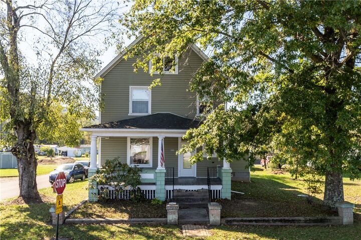 Property Photo: 626 Sterner St PA 15424