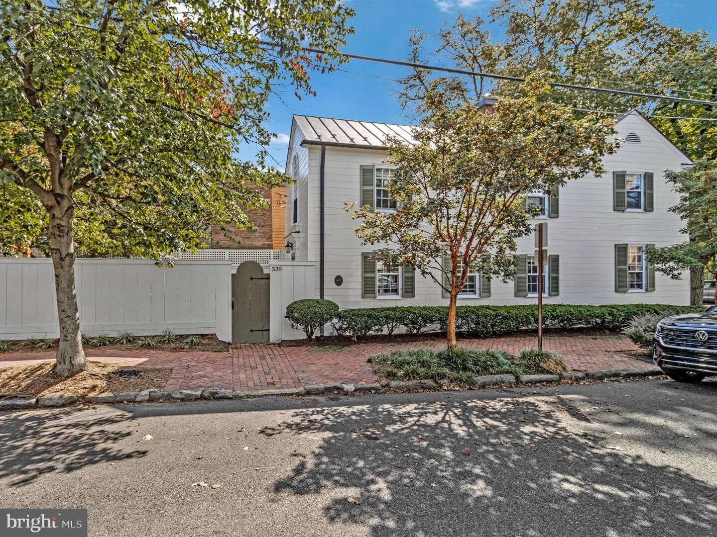 Property Photo: 330 Wolfe Street VA 22314