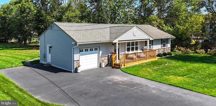 Property Photo:  1033 Landis Lane  PA 19440 