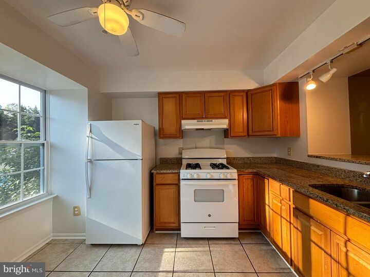 Property Photo: 14852 Basingstoke Loop VA 20120